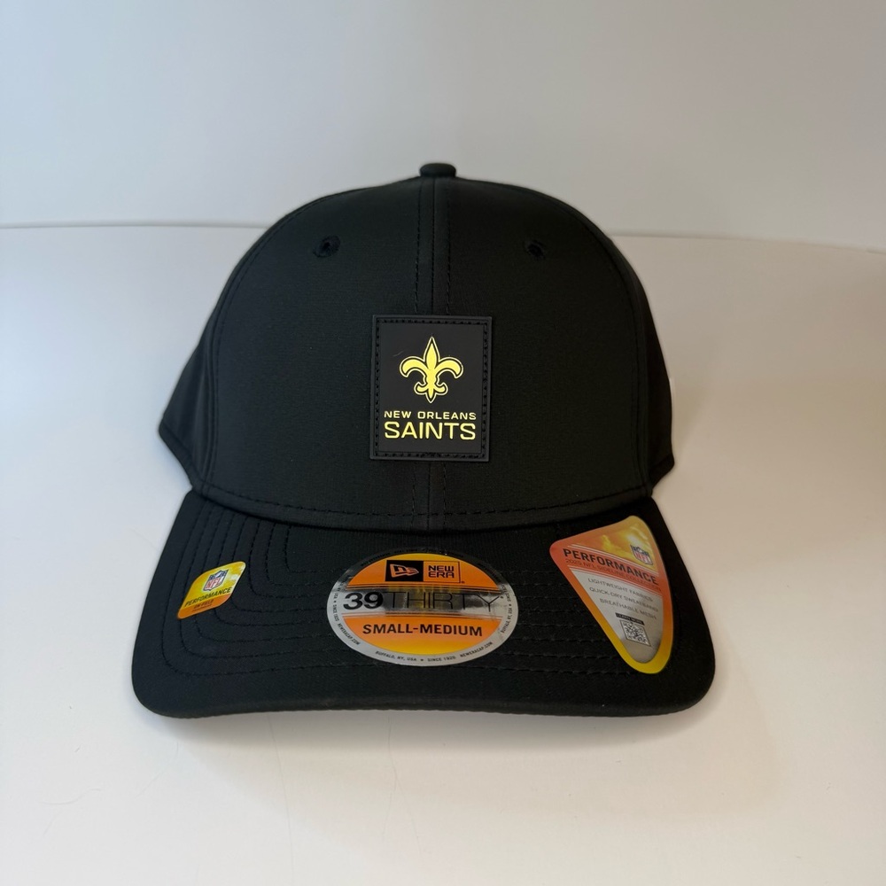 New Era 2025 Sideline Hot Weather Saints 39THIRTY Stretch Fit Hat S/M NFL NWT
